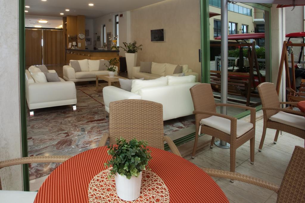 Hotel International Габичче-Маре Экстерьер фото