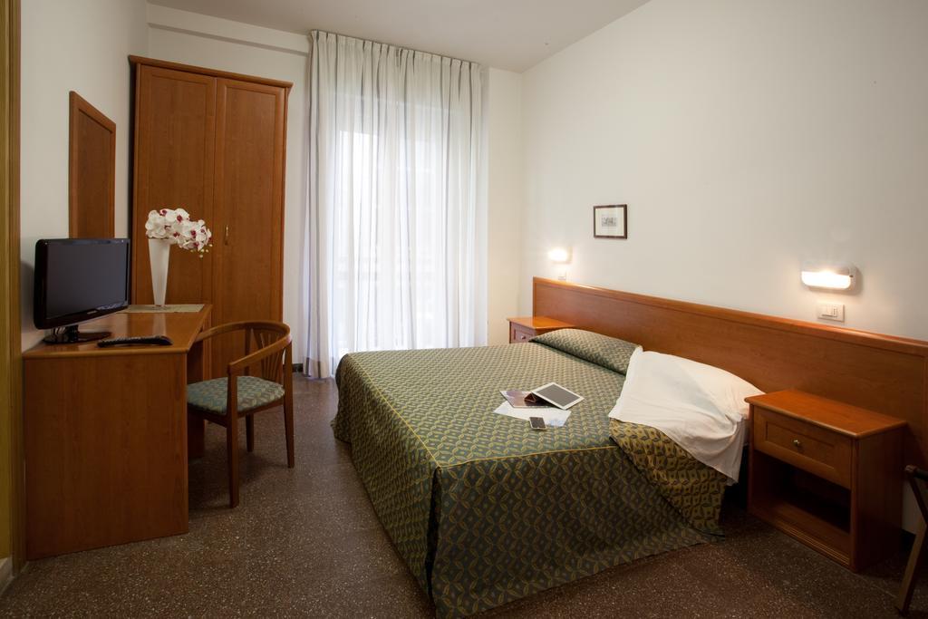 Hotel International Габичче-Маре Номер фото